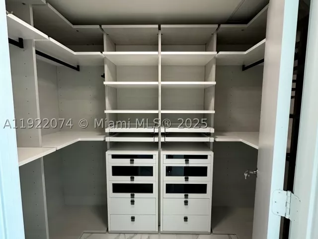 3-bedroom condo for rent in Sunny Isles Beach - 330 Sunny Isles Blvd 5-2002 - MondialRealty