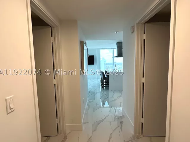 3-bedroom condo for rent in Sunny Isles Beach - 330 Sunny Isles Blvd 5-2002 - MondialRealty