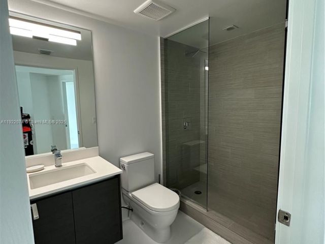 Apartment for rent  Unit #5-2002 - photo 6838810