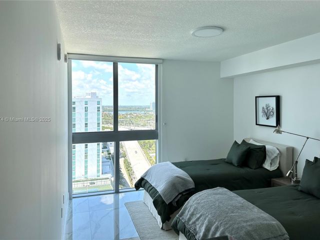 Apartment for rent  Unit #5-2002 - photo 6838813