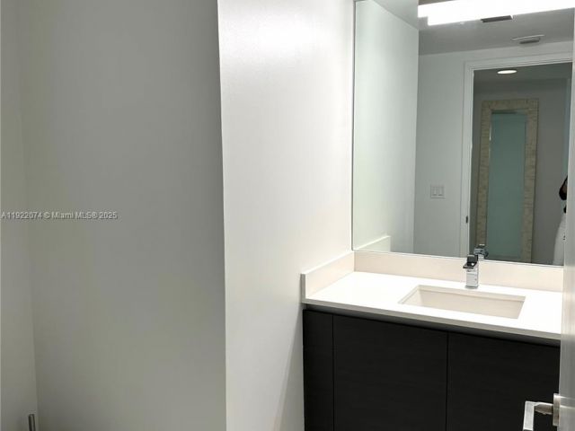 Apartment for rent  Unit #5-2002 - photo 6838815