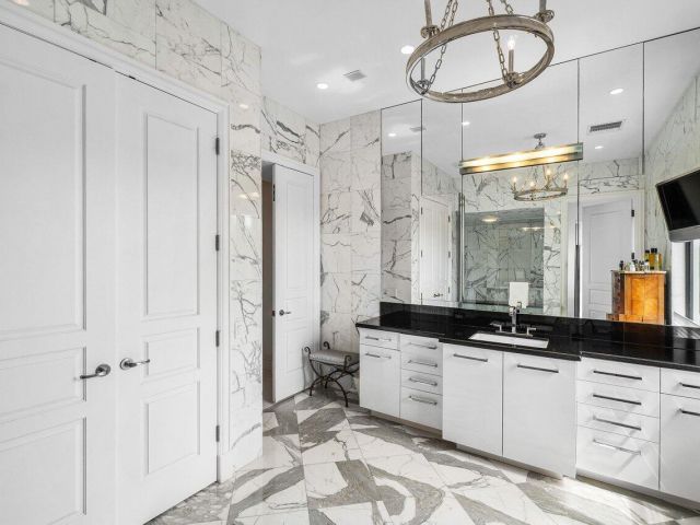 Home for sale at 7172 Valencia Drive - photo 6850140