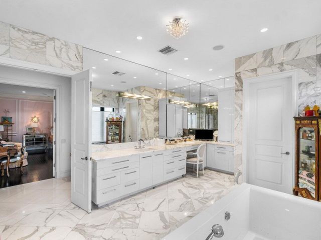 Home for sale at 7172 Valencia Drive - photo 6850143