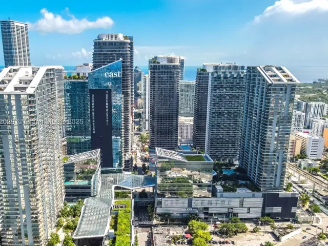 1-bedroom condo for sale in Miami - 55 SW 9th St 1705 - MondialRealty