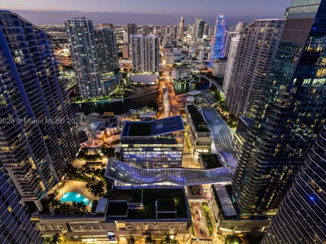 1-bedroom condo for sale in Miami - 55 SW 9th St 1705 - MondialRealty
