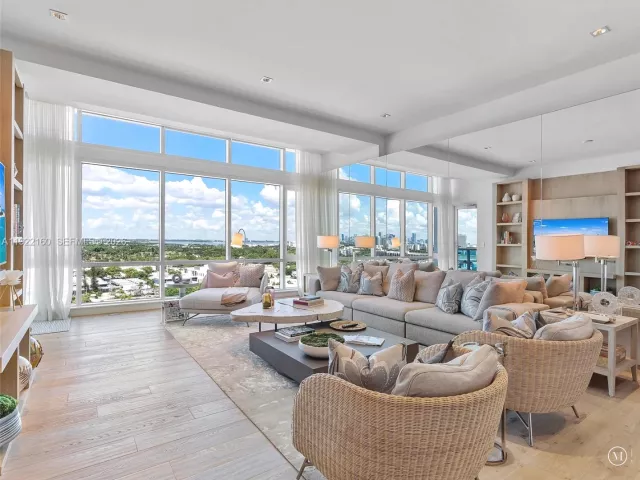 2-bedroom condo for sale in Miami Beach - 102 24th St PH-1613 - MondialRealty