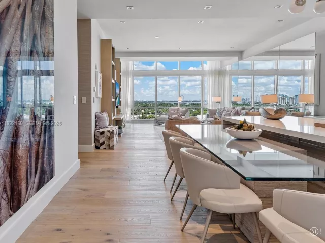 2-bedroom condo for sale in Miami Beach - 102 24th St PH-1613 - MondialRealty