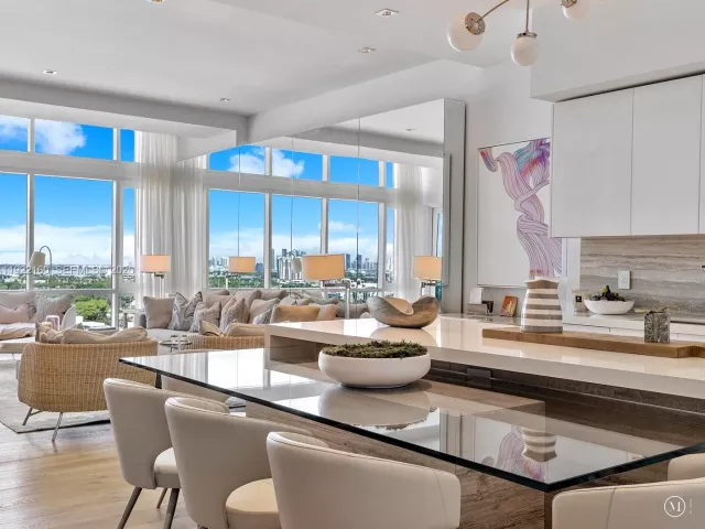 2-bedroom condo for sale in Miami Beach - 102 24th St PH-1613 - MondialRealty