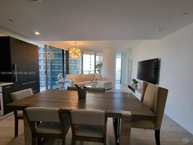 2-bedroom condo for rent in Miami - 45 SW 9th St 2201 - MondialRealty