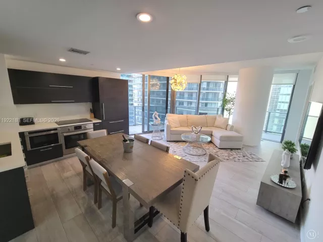 2-bedroom condo for rent in Miami - 45 SW 9th St 2201 - MondialRealty
