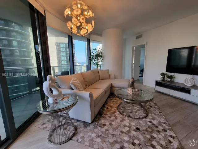 2-bedroom condo for rent in Miami - 45 SW 9th St 2201 - MondialRealty