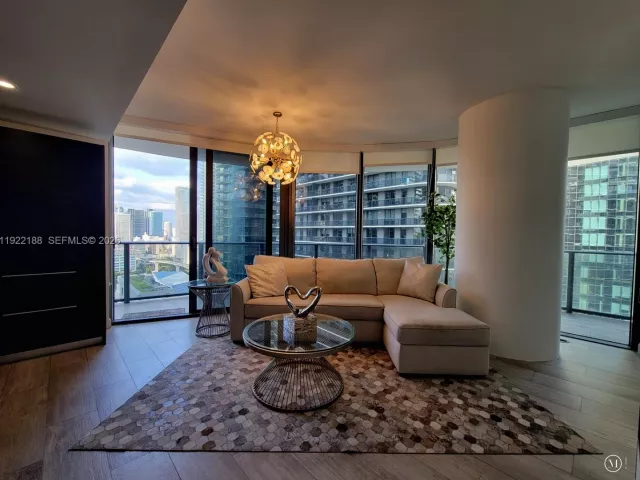 2-bedroom condo for rent in Miami - 45 SW 9th St 2201 - MondialRealty