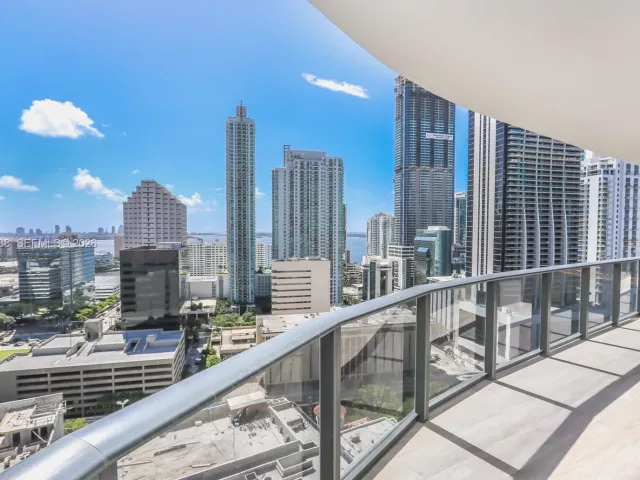 2-bedroom condo for rent in Miami - 45 SW 9th St 2201 - MondialRealty