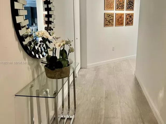 2-bedroom condo for rent in Miami - 45 SW 9th St 2201 - MondialRealty