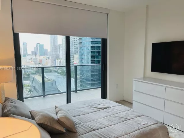 2-bedroom condo for rent in Miami - 45 SW 9th St 2201 - MondialRealty