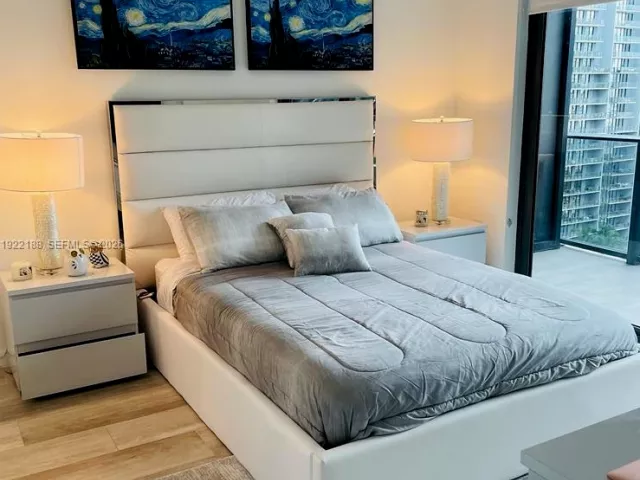 2-bedroom condo for rent in Miami - 45 SW 9th St 2201 - MondialRealty