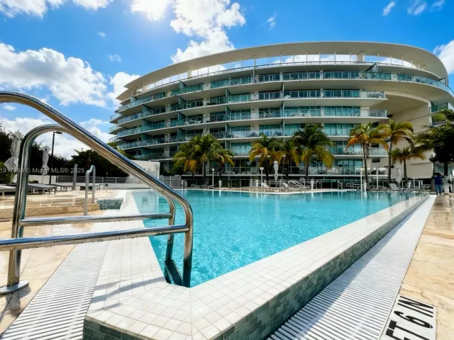 1-bedroom condo for rent in Miami Beach - 6620 Indian Creek Dr 617 - MondialRealty