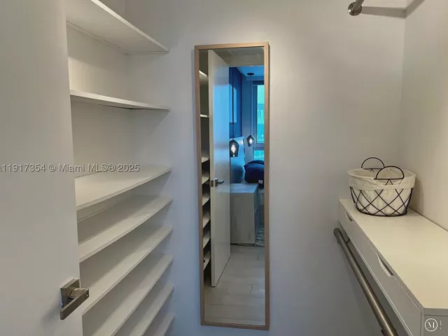 1-bedroom condo for rent in Miami Beach - 6620 Indian Creek Dr 617 - MondialRealty