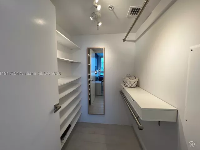 1-bedroom condo for rent in Miami Beach - 6620 Indian Creek Dr 617 - MondialRealty