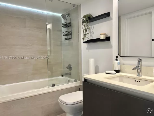 1-bedroom condo for rent in Miami Beach - 6620 Indian Creek Dr 617 - MondialRealty