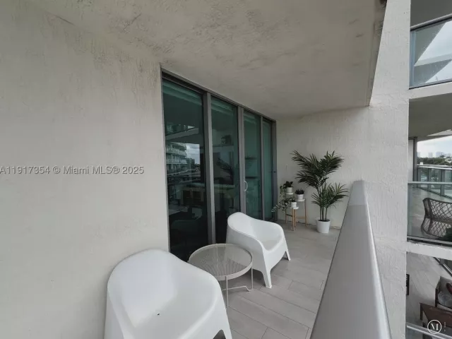 1-bedroom condo for rent in Miami Beach - 6620 Indian Creek Dr 617 - MondialRealty