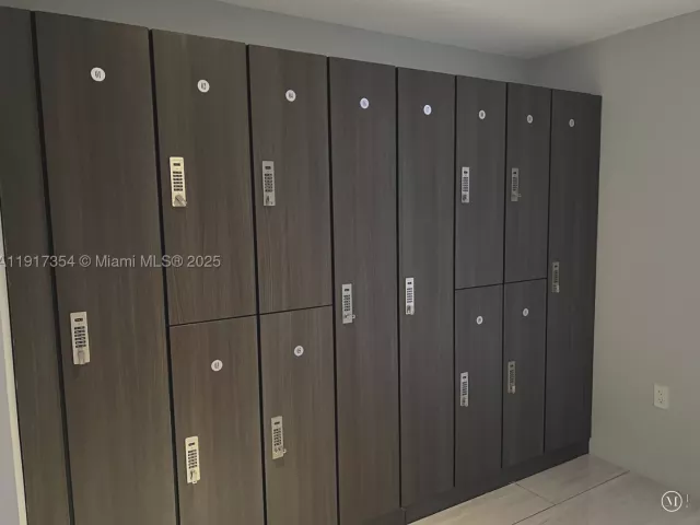 1-bedroom condo for rent in Miami Beach - 6620 Indian Creek Dr 617 - MondialRealty