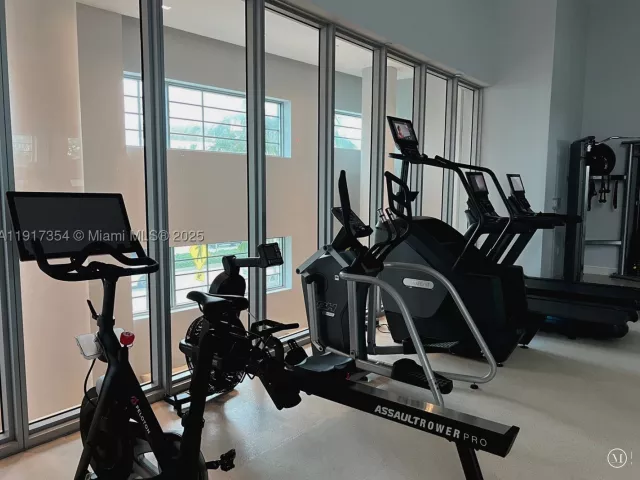 1-bedroom condo for rent in Miami Beach - 6620 Indian Creek Dr 617 - MondialRealty