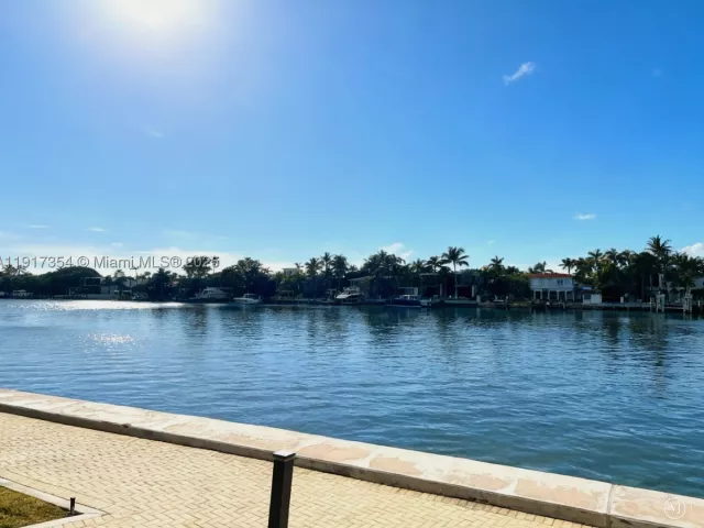1-bedroom condo for rent in Miami Beach - 6620 Indian Creek Dr 617 - MondialRealty