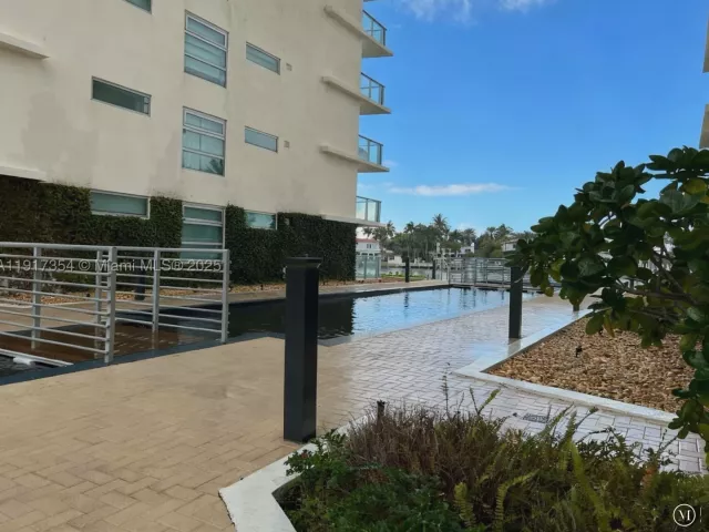 1-bedroom condo for rent in Miami Beach - 6620 Indian Creek Dr 617 - MondialRealty