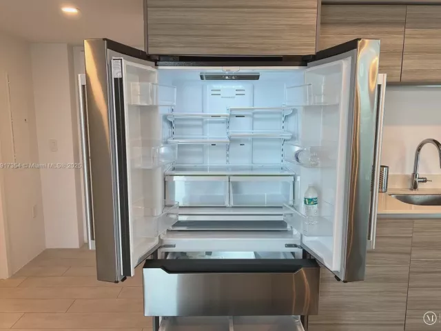 1-bedroom condo for rent in Miami Beach - 6620 Indian Creek Dr 617 - MondialRealty