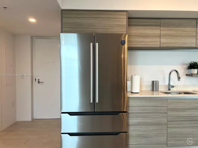 1-bedroom condo for rent in Miami Beach - 6620 Indian Creek Dr 617 - MondialRealty