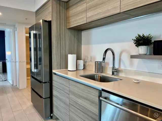 1-bedroom condo for rent in Miami Beach - 6620 Indian Creek Dr 617 - MondialRealty