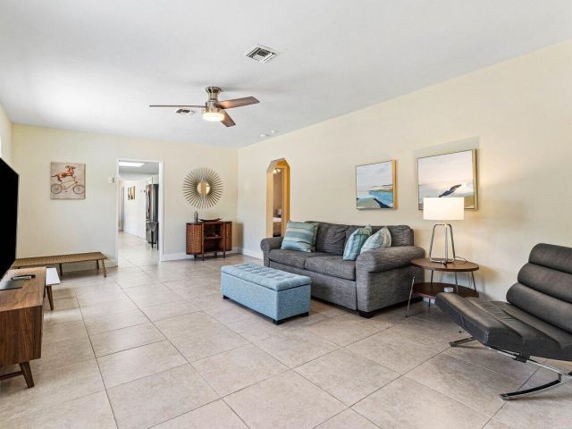 Home for sale at 123 NW 6th Avenue - photo 6866471