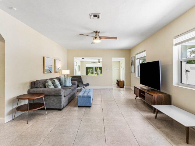 Home for sale at 123 NW 6th Avenue - photo 6866475