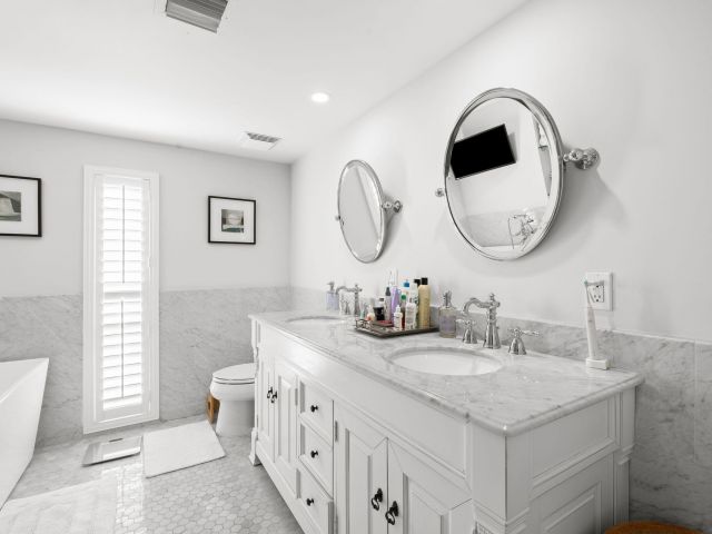 Home for sale at 713 SE 25th Avenue - photo 6888108