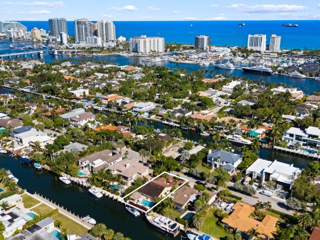 Home for sale at 713 SE 25th Avenue - photo 6888117