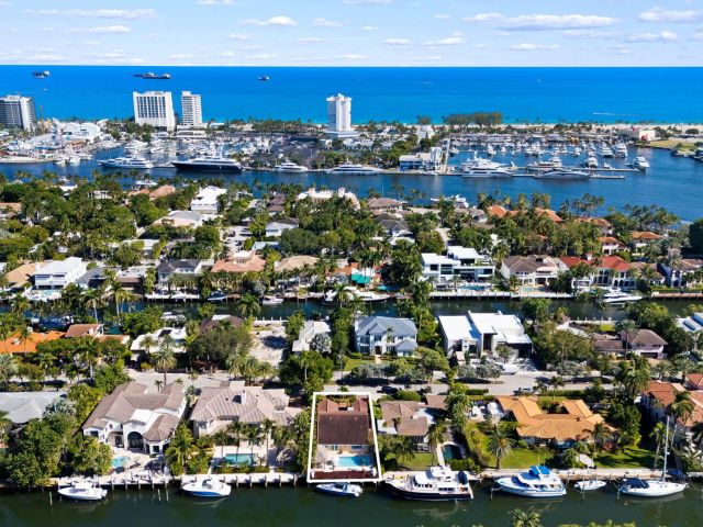 Home for sale at 713 SE 25th Avenue - photo 6888124