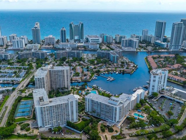 2-bedroom condo for sale in Hallandale Beach - 2500 Parkview Dr 517 - MondialRealty
