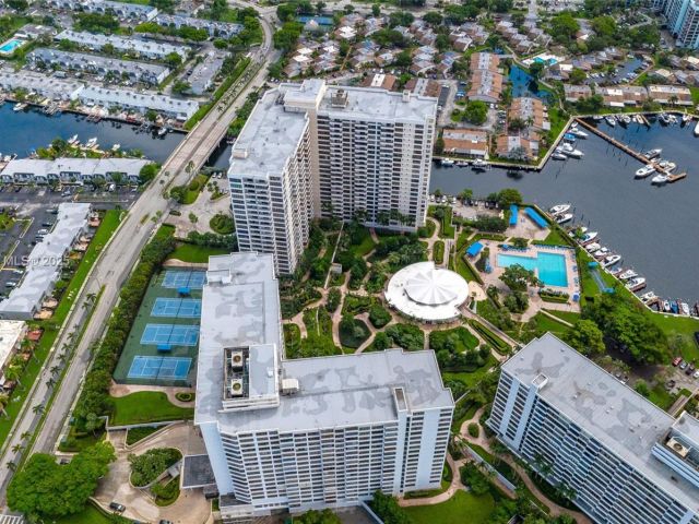 2-bedroom condo for sale in Hallandale Beach - 2500 Parkview Dr 517 - MondialRealty