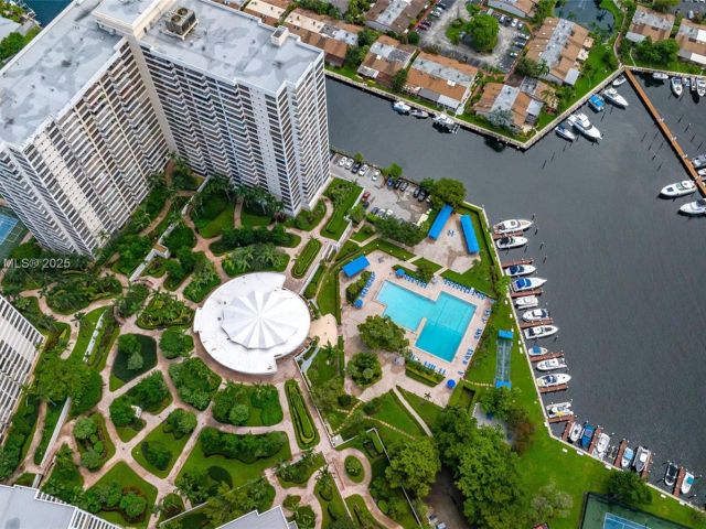 2-bedroom condo for sale in Hallandale Beach - 2500 Parkview Dr 517 - MondialRealty