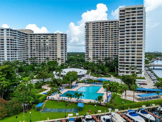 2-bedroom condo for sale in Hallandale Beach - 2500 Parkview Dr 517 - MondialRealty