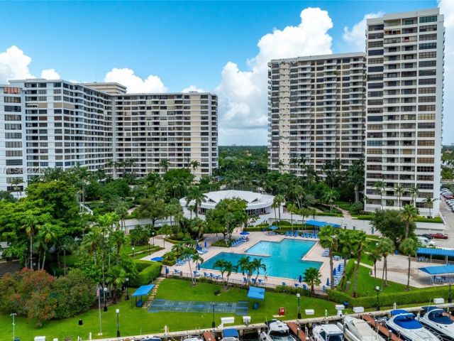 2-bedroom condo for sale in Hallandale Beach - 2500 Parkview Dr 517 - MondialRealty