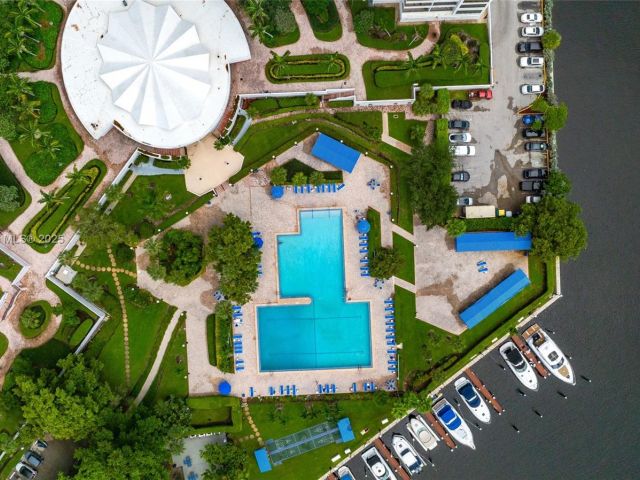 2-bedroom condo for sale in Hallandale Beach - 2500 Parkview Dr 517 - MondialRealty