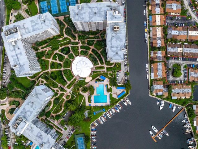 2-bedroom condo for sale in Hallandale Beach - 2500 Parkview Dr 517 - MondialRealty