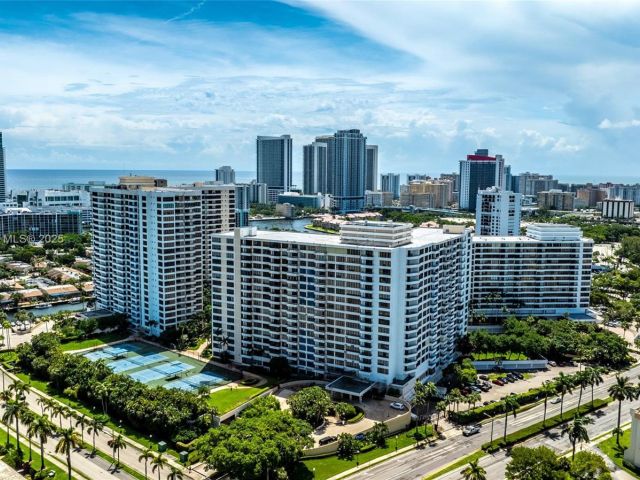 2-bedroom condo for sale in Hallandale Beach - 2500 Parkview Dr 517 - MondialRealty