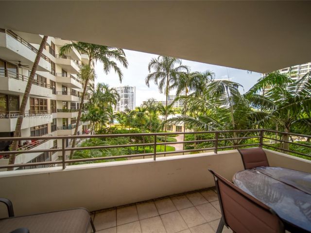 2-bedroom condo for sale in Hallandale Beach - 2500 Parkview Dr 517 - MondialRealty