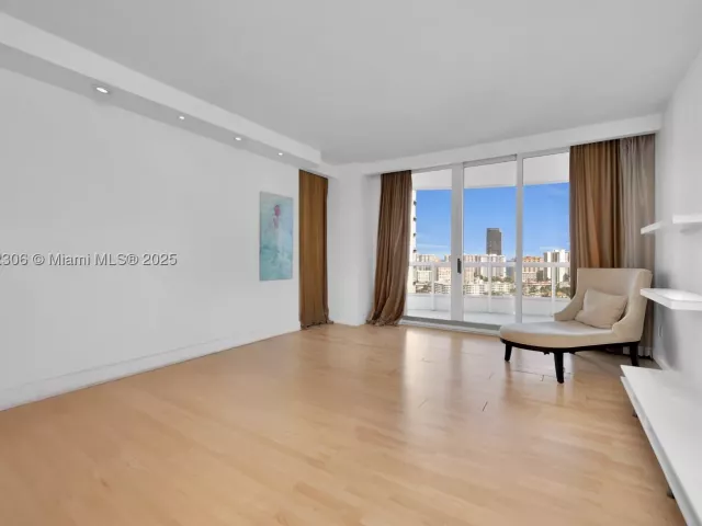 3-bedroom condo for sale in Aventura - 21050 Point Pl 2001 - MondialRealty