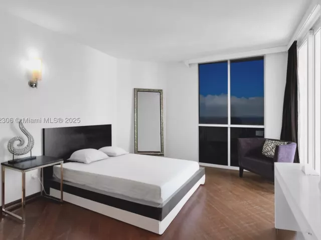 3-bedroom condo for sale in Aventura - 21050 Point Pl 2001 - MondialRealty