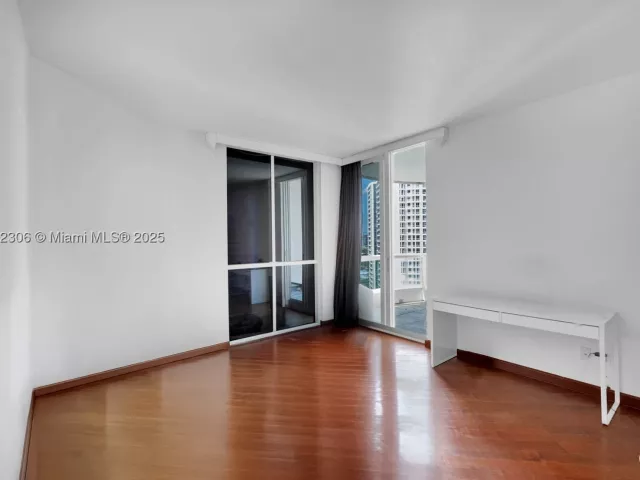 3-bedroom condo for sale in Aventura - 21050 Point Pl 2001 - MondialRealty