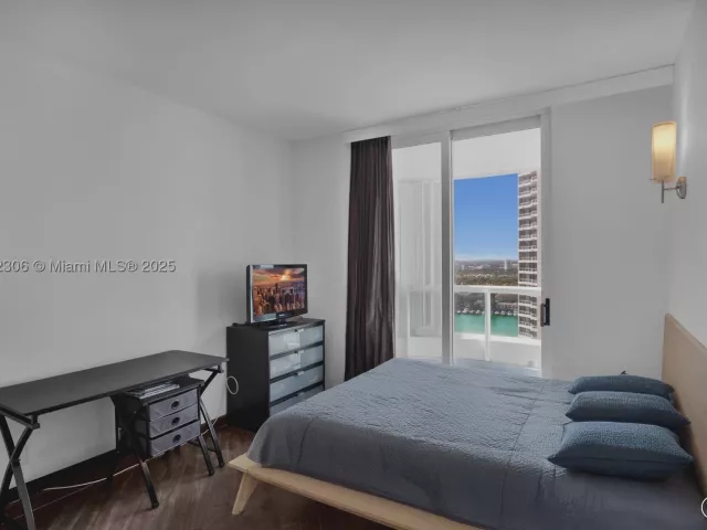 3-bedroom condo for sale in Aventura - 21050 Point Pl 2001 - MondialRealty